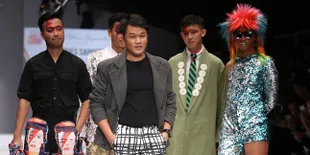Vidi Aldiano Hingga Aming Bergaya Ala David Bowie di JFW 2017