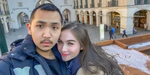 Viral Aktris Elina Joerg Diberi THR Mobil Alphard oleh Pacar