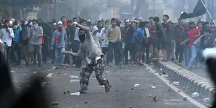 Viral, Marinir Ini Bubarkan Massa Kerusuhan Hanya 10 Menit &#38; Tanpa Gunakan Senjata