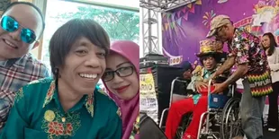 Viral Sulap Pakai Kursi Roda Setelah Alami Stroke, Istri Ungkap Kondisi Pak Tarno