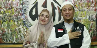 Wabah Corona Tak Surutkan Minat Peziarah Lihat Rambut Nabi di Rumah Opick