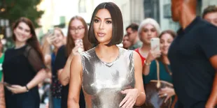 Wajah Asli Kim Kardashian Tanpa Makeup & Filter, Merah Karena Psoriasis