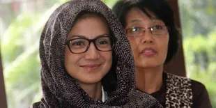 Wanda Hamidah Bawa Camilan di Acara 40 Hari Wafatnya Uje