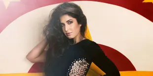 Warna Pink 'Ditabrak' Kemilau Bling-Bling, Katrina Kaif Beda Abis