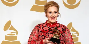 Wartawan Ditangkap Gara-Gara 'Melompat' ke Panggung Adele