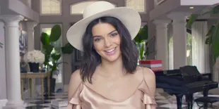 Wawancara Seru Bareng Kendall Jenner, Sampai Keliling Isi Rumah!