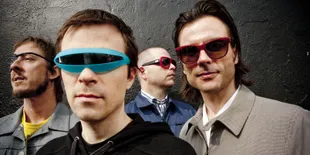 Weezer Prihatin Banjir di Jakarta