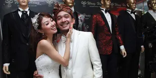 Wenda Tan dan Ruben Onsu Rayakan Imlek di Singapura