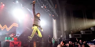 Wow! 3000 Tiket Konser Weezer Ludes Terjual