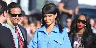 Wow! Dress Kuning Rihanna di Met Gala Dibuat Selama 2 Tahun