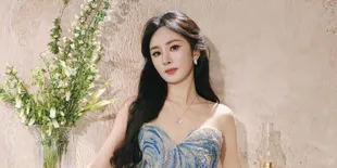 Yang Mi Tampil Bak Putri Duyung di AWE Shanghai, Gaun Haute Couture Biru-Hijau Jadi Perbincangan
