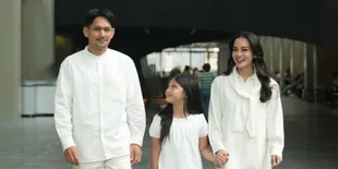 Yaya Anak Ririn Ekawati Jualan Takjil di Depan Rumah