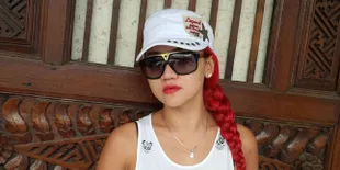 Yenny Anggraeny Sudah Kembali Tanggalkan Jilbabnya