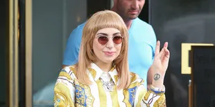 Yuk Intip Gaya Seksi Lady Gaga Saat Sedang Mandi!