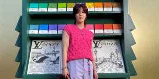 YUTA NCT Tunjukkan Fashion yang Fresh Saat Hadiri Paris Fashion Week