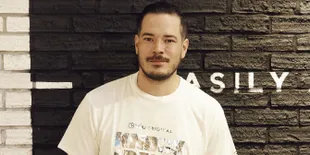 Zack Lee Serahkan Bantuan Galang Dana yang Diikuti Pandji Pragiwaksono Hingga Aurelie Moeremans