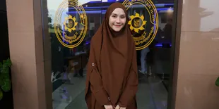 Zaskia Adya Mecca Antar 5 Anak Naik Motor, Panik Saat Bensin Habis
