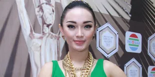 Zaskia Gotik Happy Bersahabat Dengan Ayu Ting Ting dan Jupe