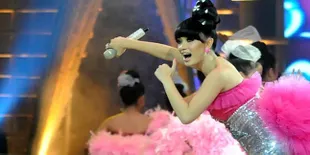 Zaskia Shinta Bantah Tinggal Satu Apartemen Dengan Vicky