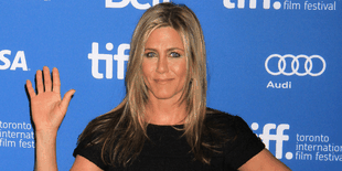 10 Fashion Termanis Jennifer Aniston Yang Wajib Kalian Coba