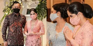 10 Foto Annisa Pohan Tampil Anggun Pakai Kebaya Warna Pink, Cantik Banget Bagaikan Pengantin!