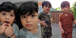 10 Foto Arka dan Arki Bocah Kembar Ganteng yang Viral di Tik Tok, Masih Anak-Anak Sudah Fashionable Banget!