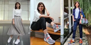 10 OOTD Keren Najwa Shihab yang Juga Pecinta Sneakers, Selalu Modis Dipakai Segala Suasana