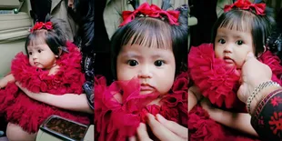 10 Potret Dek Cunda Anak Denny Caknan dan Bella Bonita Ikut Kondangan, Gemas Bak Boneka Pakai Gaun Merah