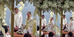 10 Potret Detik-detik BCL dan Tiko Aryawardhana Pakai Cincin Kawin, Tangis Haru Berubah Jadi Tawa Bahagia