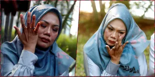 10 Potret Elly Sugigi Mewek Curhat Dipermalukan Anaknya Sendiri di Sebuah Acara Live