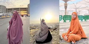 10 Potret Gaya Chic Ria Ricis Selama di Tanah Suci, Pakai Outfit Warna-warni Tapi Tetap Syar'i