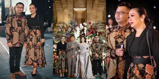 10 Potret Gaya Soimah Saat Kondangan ke Acara Ngunduh Mantu Denny Caknan, Elegan Pakai Gaun Batik - Disebut Netizen Lebih Cantik dari Mempelai Wanita