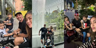 10 Potret Jessica Iskandar Liburan Keluarga ke Singapura, Merasa Miskin - Bagai Warga Sipil Duduk di Pinggir Jalan