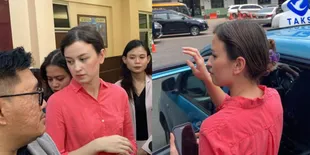 10 Potret Kimberly Ryder Naik Taksi Usai Jalani Pemeriksaan di Kantor Polisi