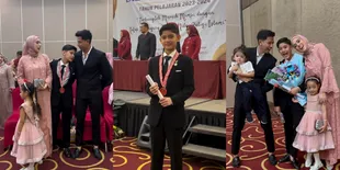 10 Potret King Faaz Wisuda SD, Sonny Septian Bangga Bukan Kepalang - Berasa Ayah Kandung