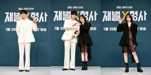 10 Potret Konferensi Pers Drama 'FLEX X COP', Ahn Bo Hyun dan Park Ji Hyun Pamer Chemistry Saat Foto Bersama