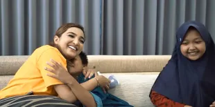 10 Potret Pelukan Terakhir Ashanty dan Putra, Kini Dituding Telantarkan dan Hanya Dimanfaatkan Demi Konten