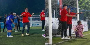 10 Potret Raffi Ahmad Dampingi Peter Schmeichel Temui Pemain Selebritis FC di Lapangan Bola