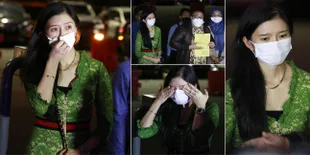 10 Potret Reni Effendi Istri dr Richard Lee Menangis Khawatir di Polda Metro, Tak Terima Suaminya Ditangkap Paksa