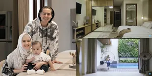 10 Potret Sudut Rumah Cut Meyriska dan Roger Danuarta, Bathup Mewah Curi Perhatian - Bubble Chair di Kolam Renang Jadi Favorit