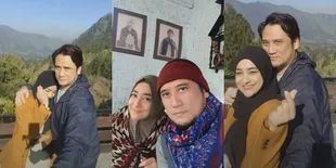 10 Potret Tengku Firmansyah dan Cindy Fatika Sari Pamer Kemesraan di Bromo, Kerja Serasa Liburan - Wajah Awet Muda Jadi Sorotan