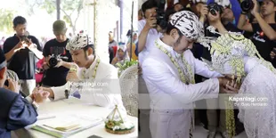 11 Foto Akad Nikah Ega Noviantika, Diwarnai Tangis Bahagia Rafly Usai Ijab Kabul