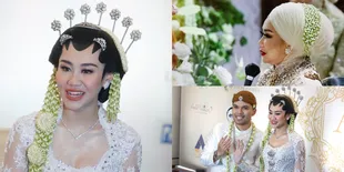 11 Potret Aaliyah Massaid Akui Selalu Melow Setiap Melihat Ibunda, Moomen Minta Restu Sebelum Ijab Kabul Disorot
