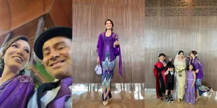 11 Potret Cantiknya Duma Riris Hadiri Pernikahan Sang Adik, Anggun Pakai Kebaya Bernuansa Ungu - Nggak Kalah Stunning dari Mempelai Wanita