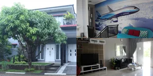 12 Foto 'Rumah Pesawat' Fitri Carlina, Punya Halaman Luas - Koleksi Banyak Buku