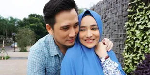 17 Tahun Menikah, Cindy Fatikasari Makin lengket Dengan Suami