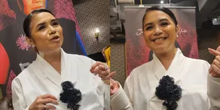 40 Tahun Bermusik, 10 Potret Ruth Sahanaya Dapat Sekolah Gratis dari Suami Tercinta  