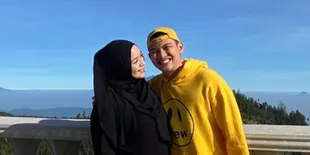 6 Potret Babymoon Citra Kirana dan Rezky Aditya di Bromo, Mesra di Tengah Hamparan Alam