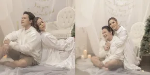 6 Potret Mesra Jordi Onsu dan Frislly Herlind dengan Nuansa Putih Jelang Natal, Diam-Diam Prewedding?