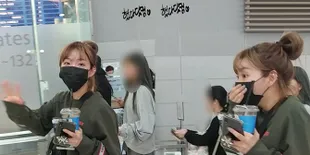 7 Foto Chungha Menuju Indonesia, Rambut Cepolnya Cute Banget